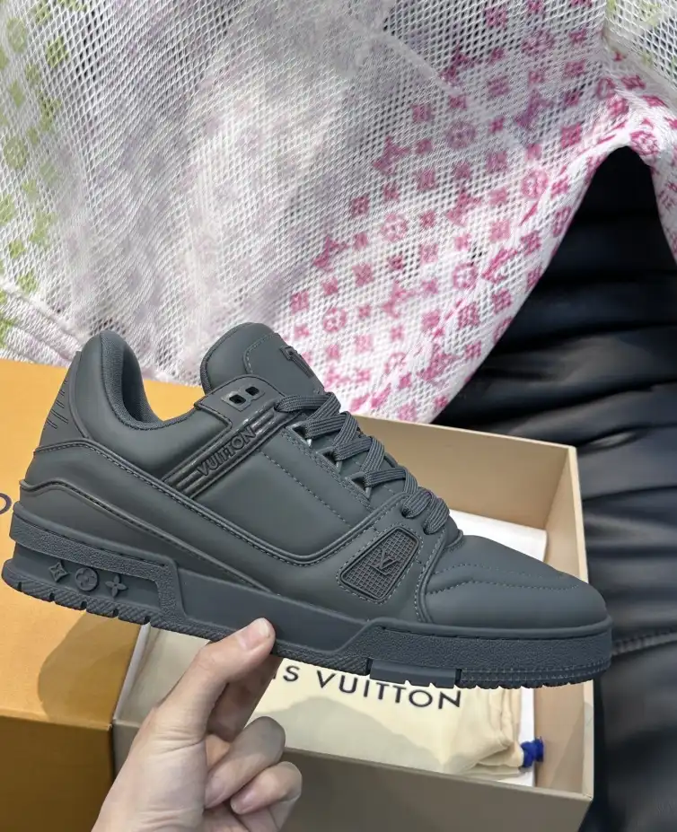 hype Louis Vuitton Sneakers