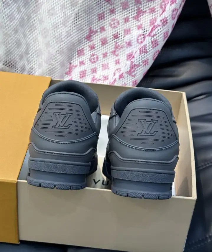 hype Louis Vuitton Sneakers