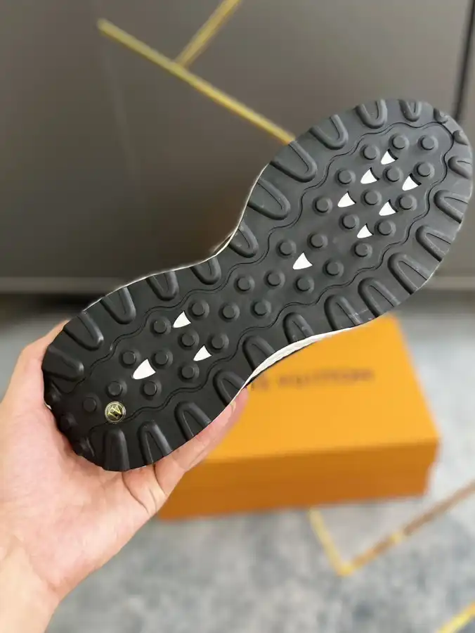 hype Louis Vuitton Sneakers