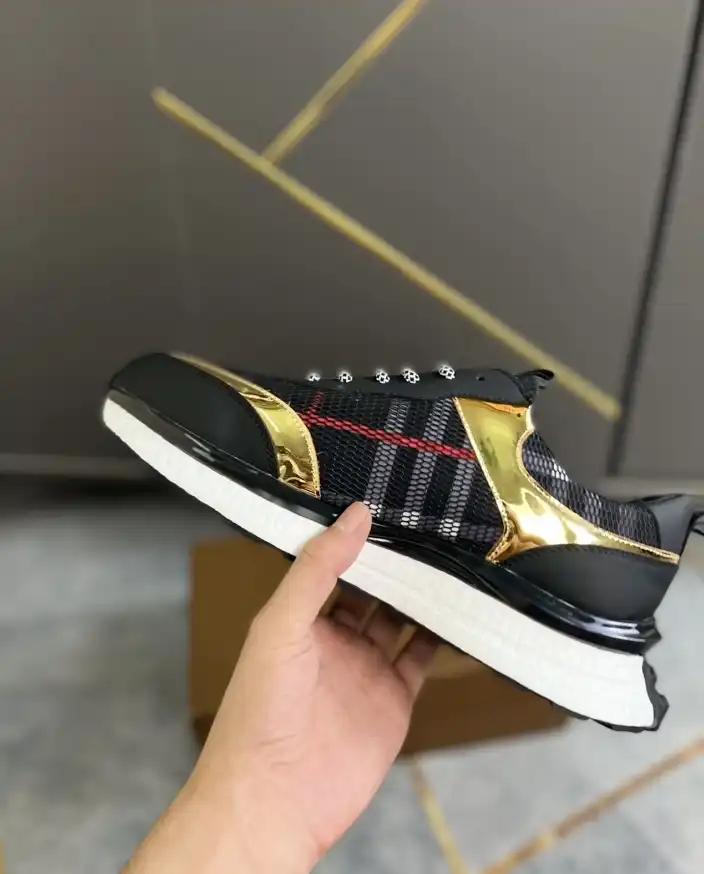 hype Burberry Sneakers