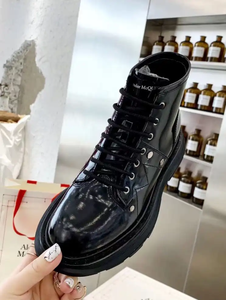 hype McQueen Boots