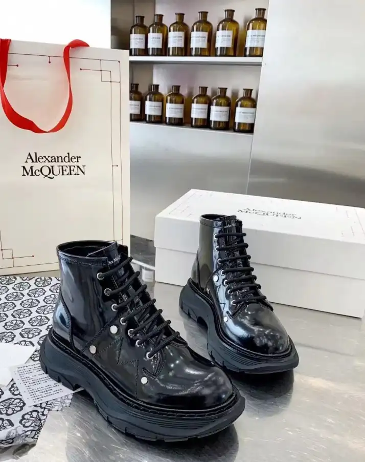 hype McQueen Boots