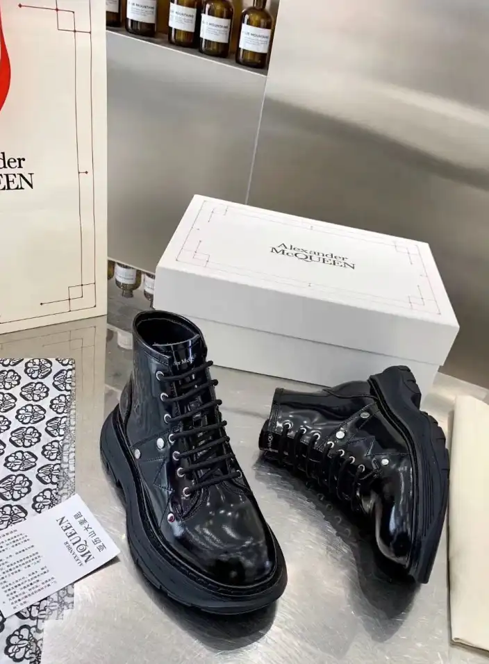 hype McQueen Boots