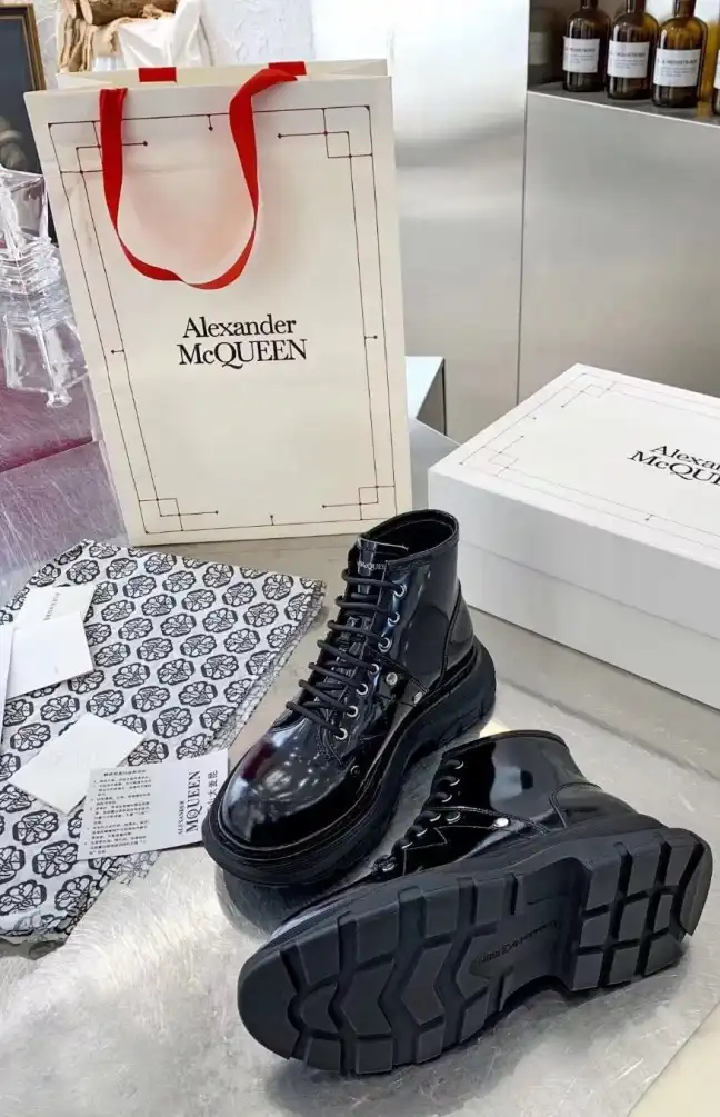 hype McQueen Boots