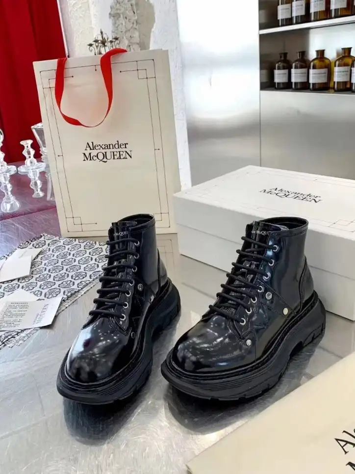 hype McQueen Boots