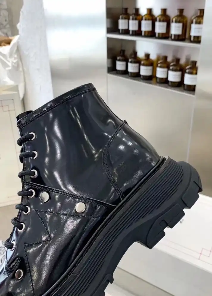 hype McQueen Boots