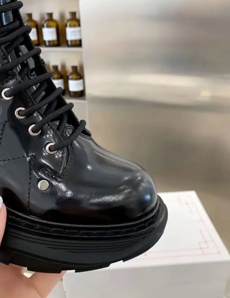 hype McQueen Boots