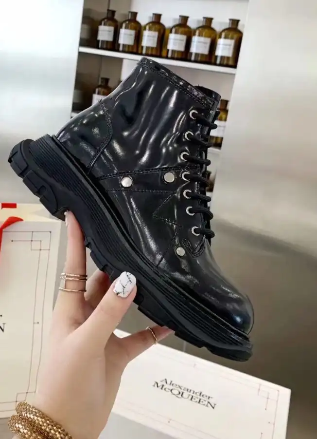 hype McQueen Boots