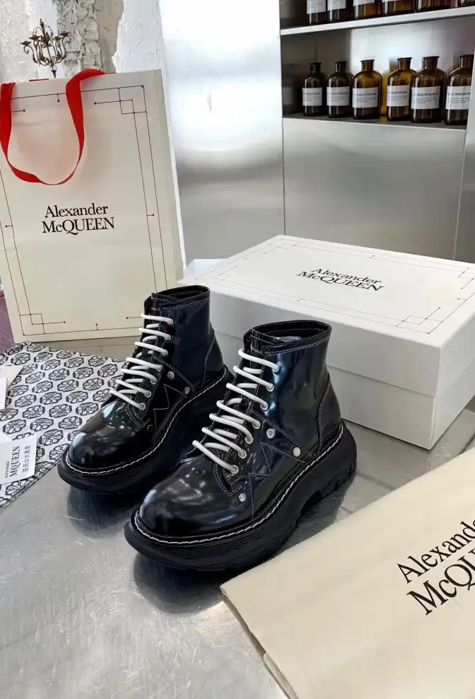 hype McQueen Boots