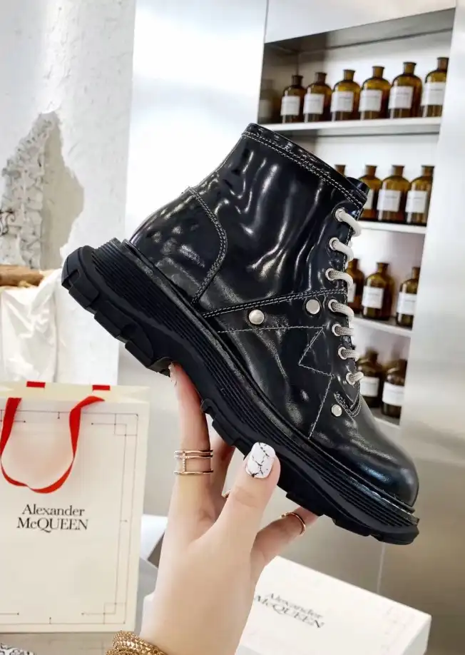 hype McQueen Boots