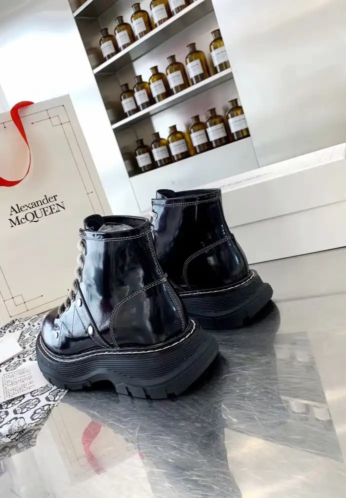 hype McQueen Boots