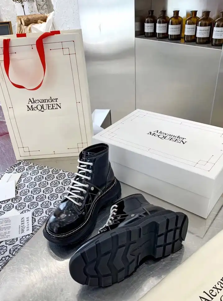 hype McQueen Boots