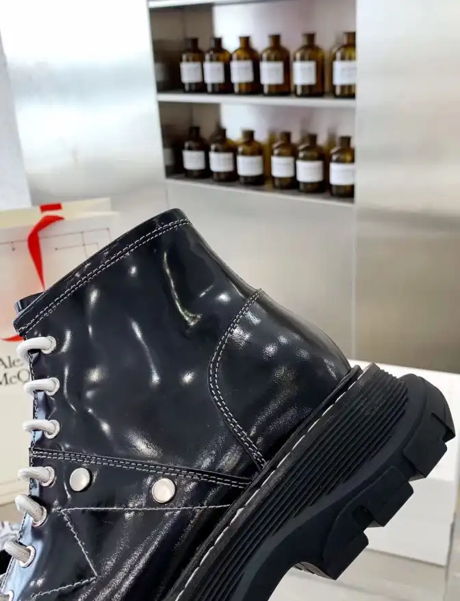 hype McQueen Boots