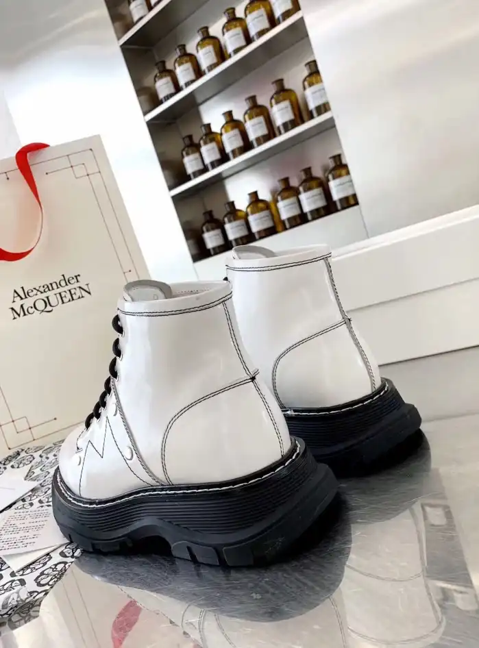 hype McQueen Boots