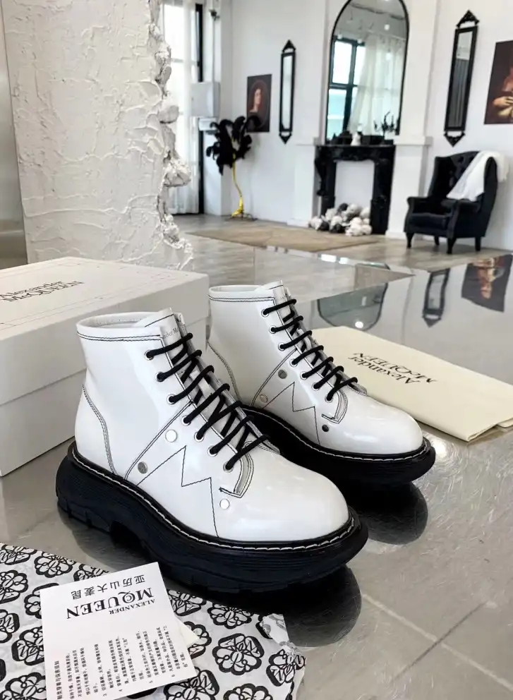 hype McQueen Boots