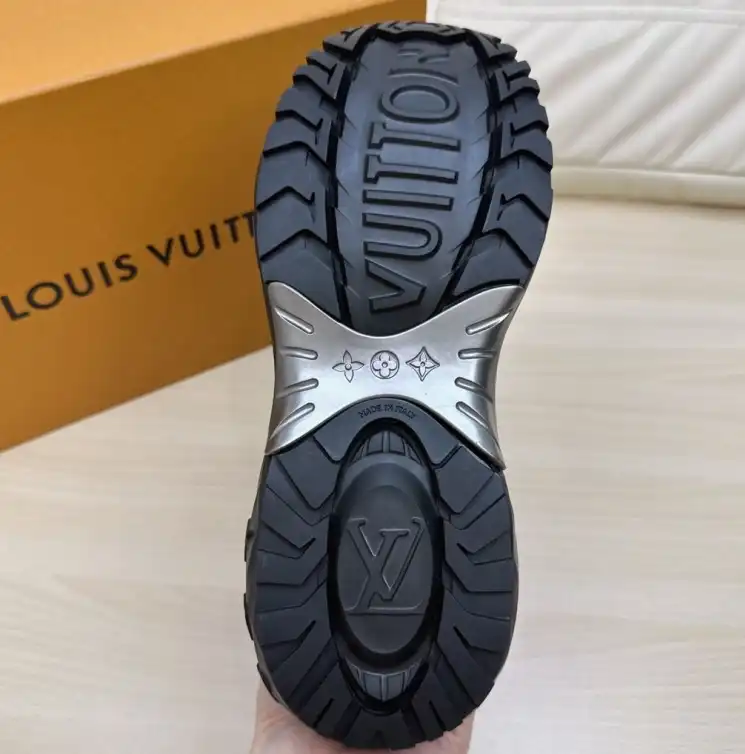 hype Louis Vuitton Sneakers