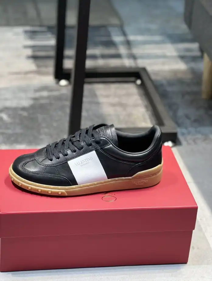 hype Valentino Sneakers