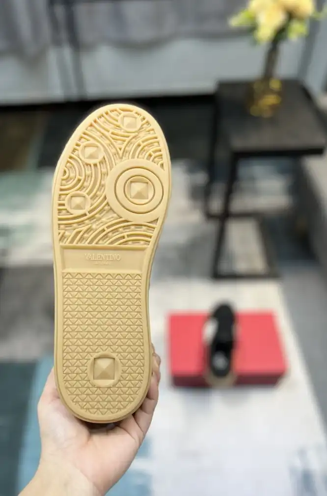 hype Valentino Sneakers