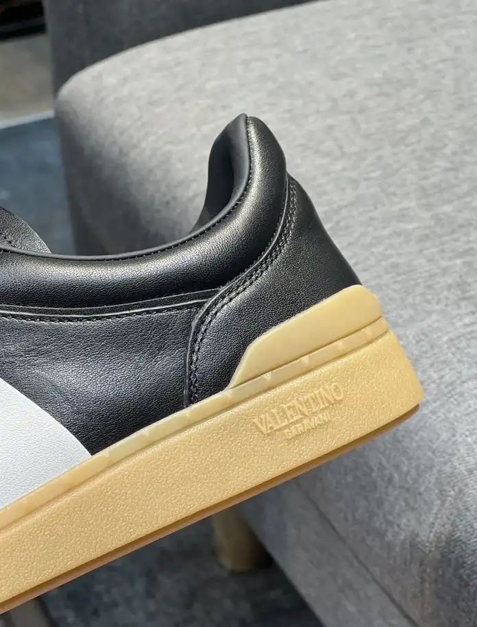 hype Valentino Sneakers