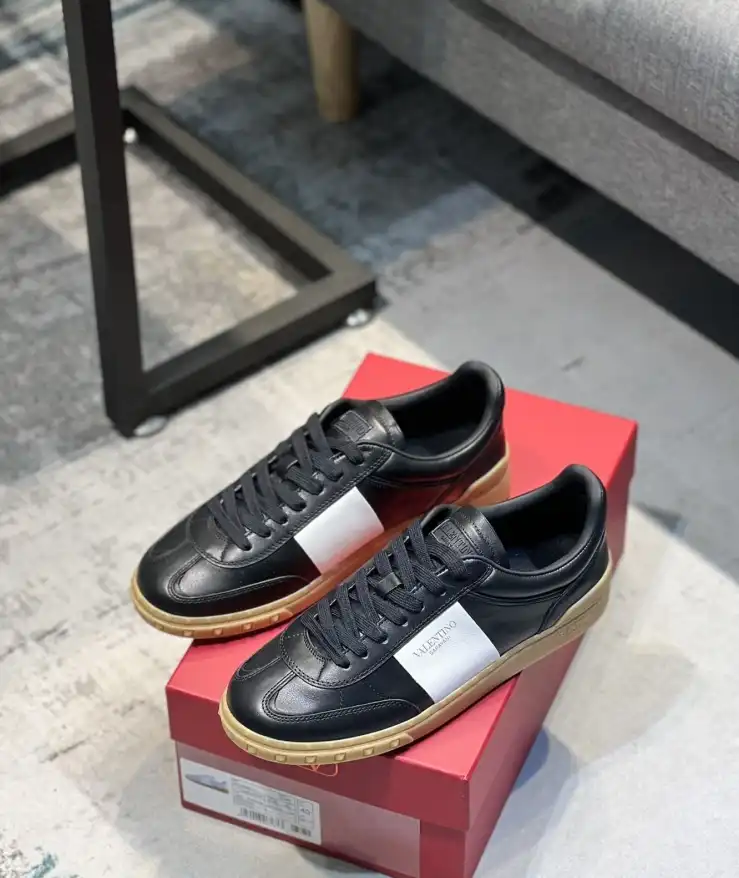 hype Valentino Sneakers