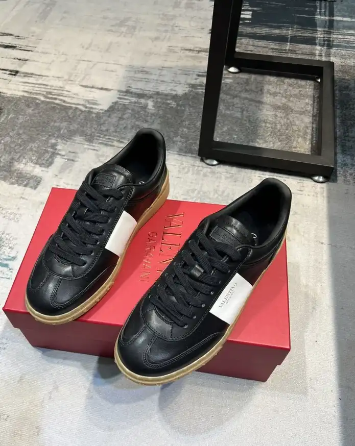 hype Valentino Sneakers