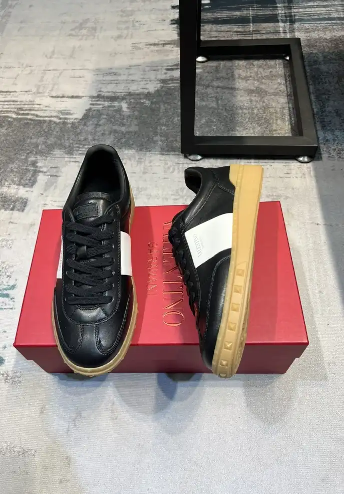 hype Valentino Sneakers