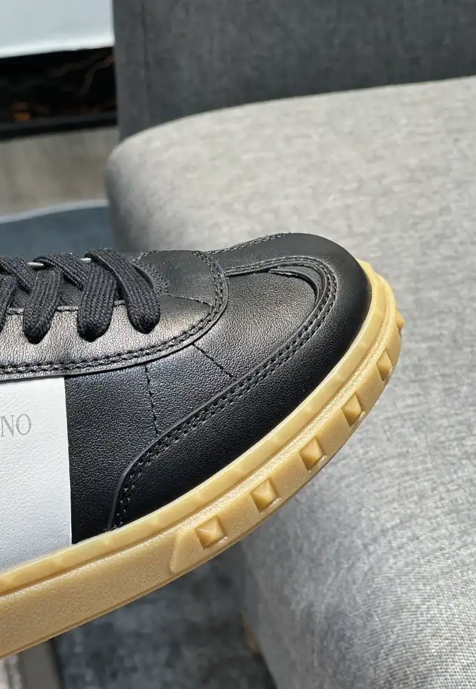 hype Valentino Sneakers