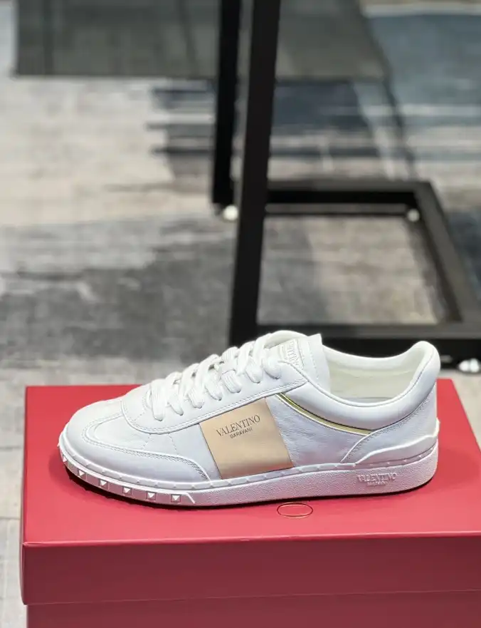 hype Valentino Sneakers