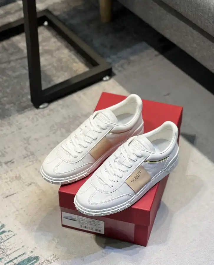 hype Valentino Sneakers