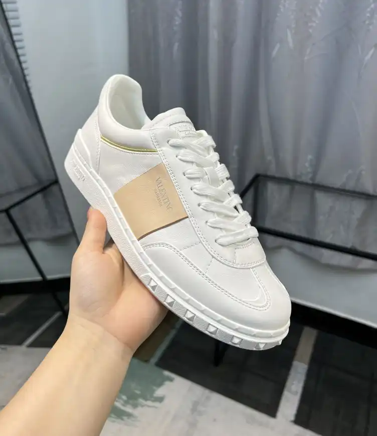 hype Valentino Sneakers