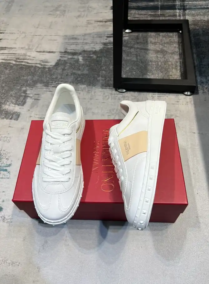 hype Valentino Sneakers