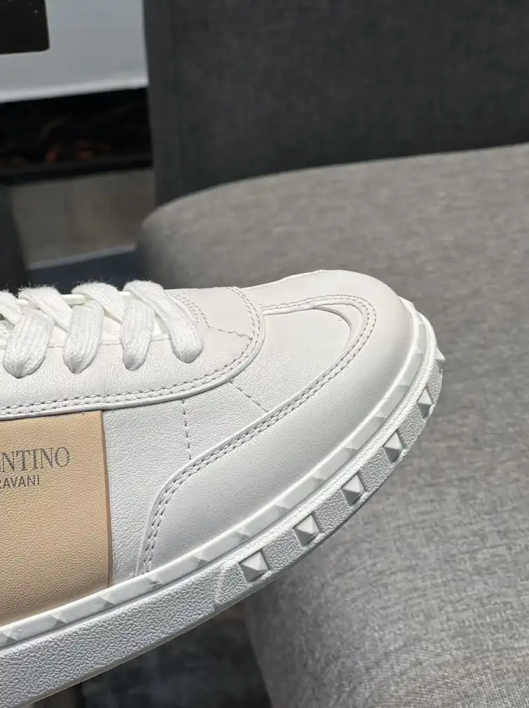 hype Valentino Sneakers