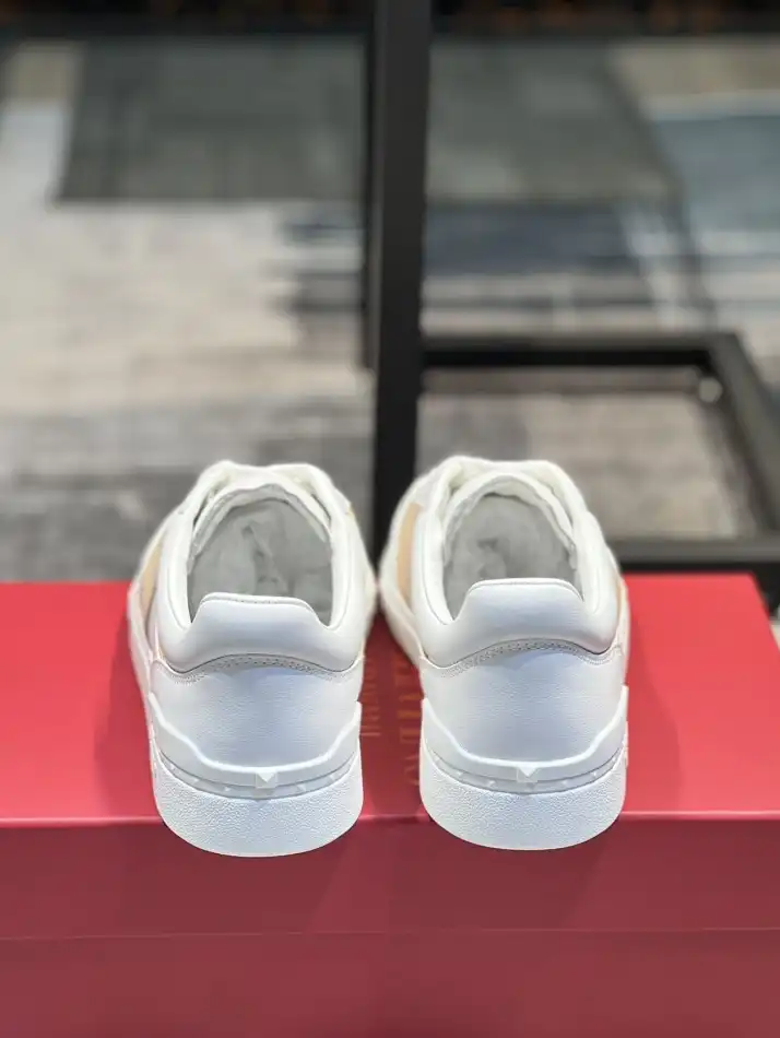 hype Valentino Sneakers