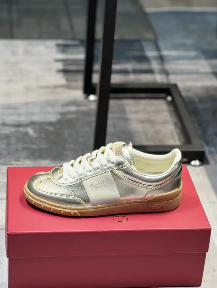 hype Valentino Sneakers