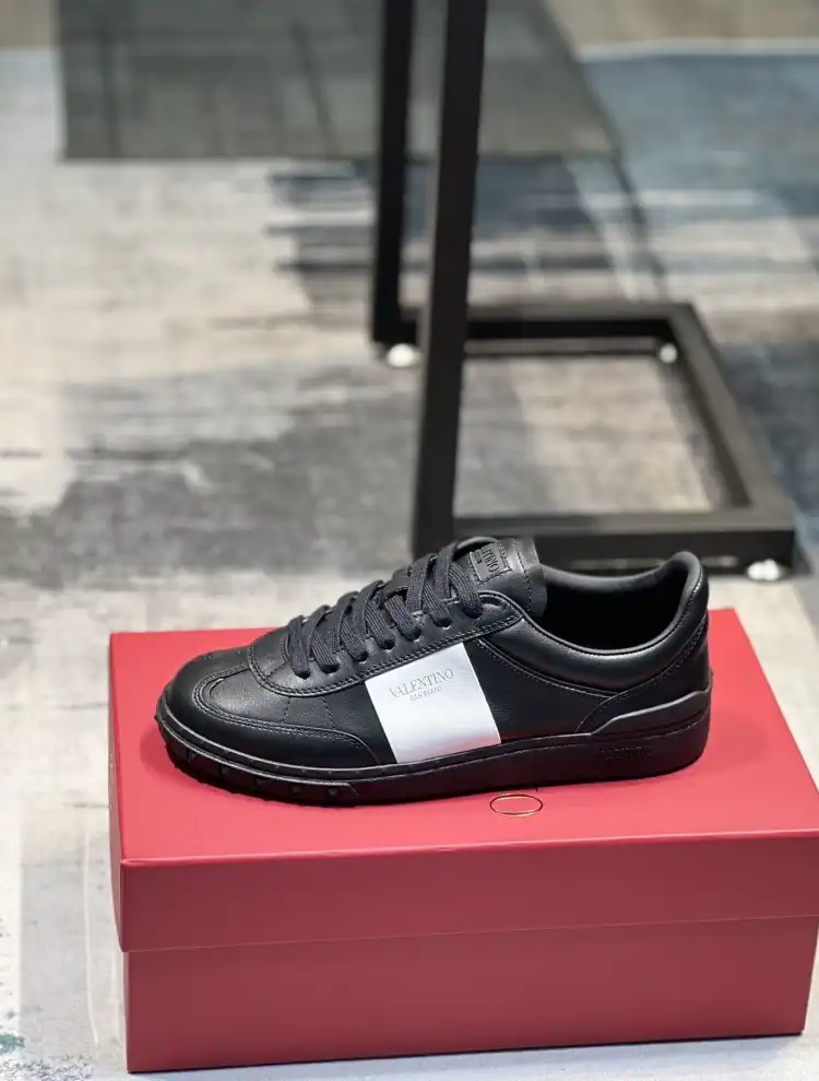 hype Valentino Sneakers