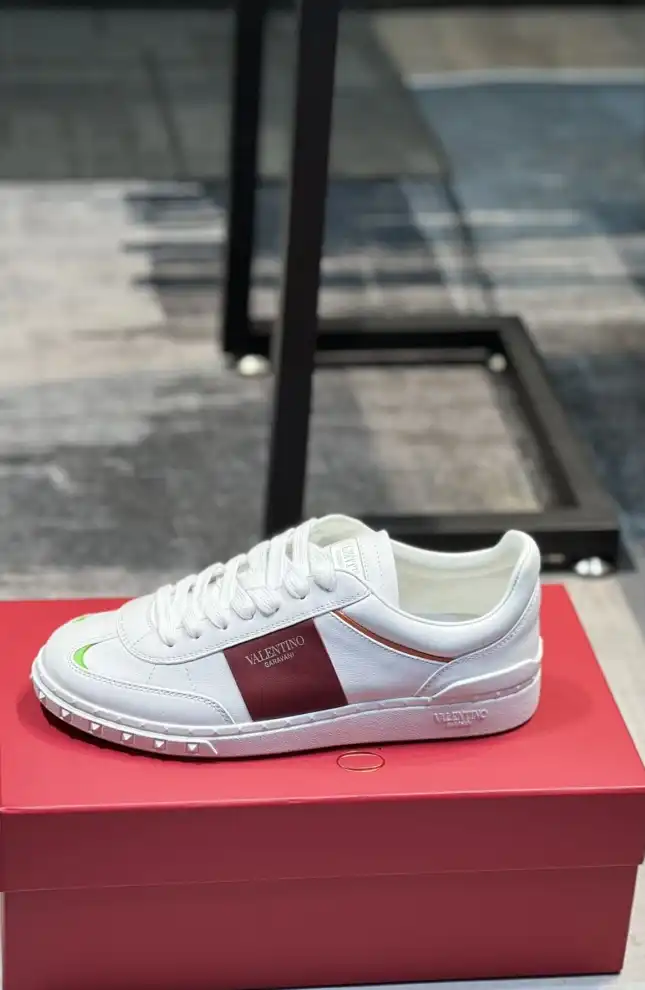 hype Valentino Sneakers