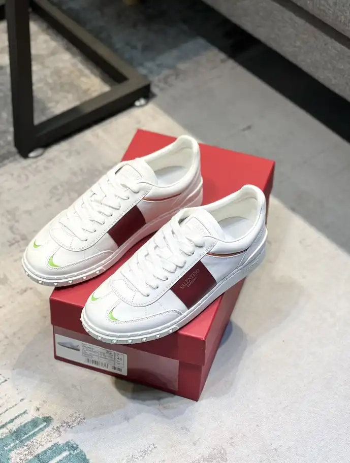 hype Valentino Sneakers