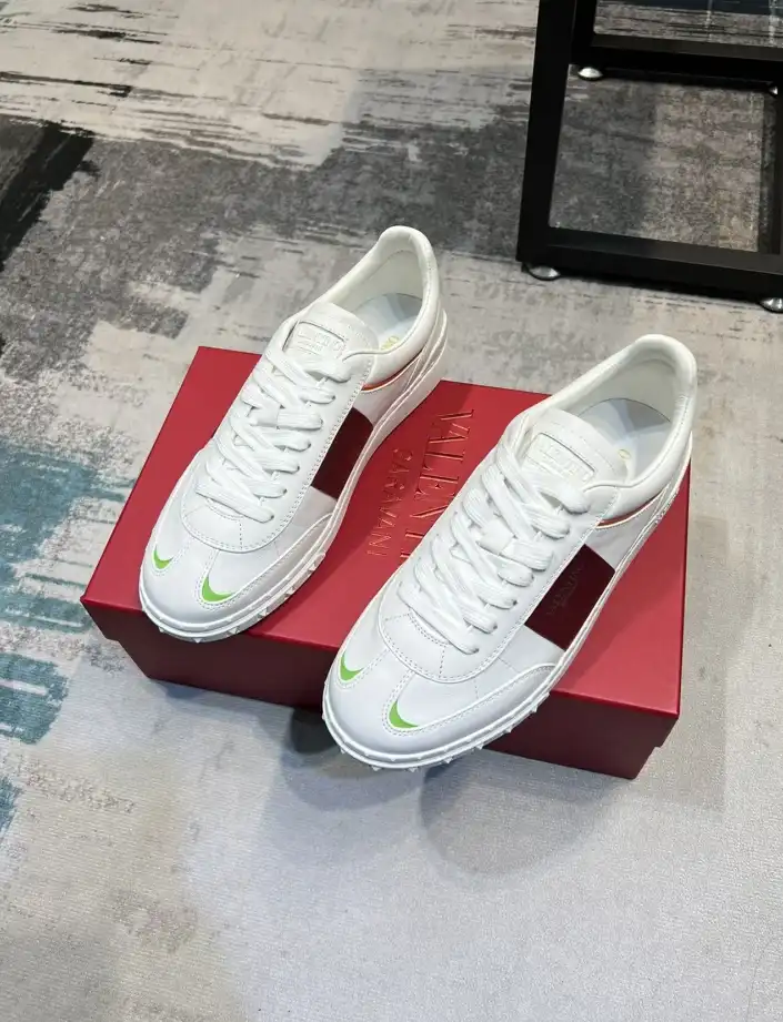 hype Valentino Sneakers