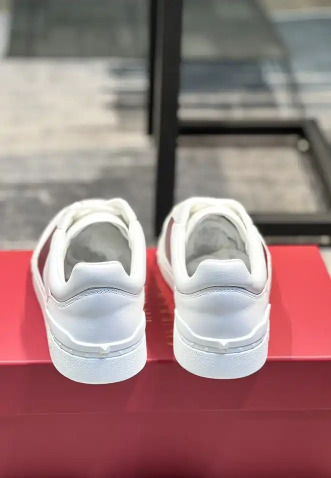 hype Valentino Sneakers