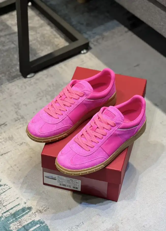 hype Valentino Sneakers