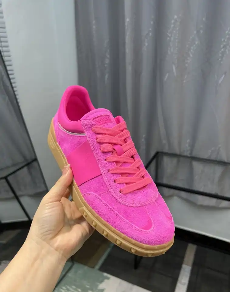 hype Valentino Sneakers