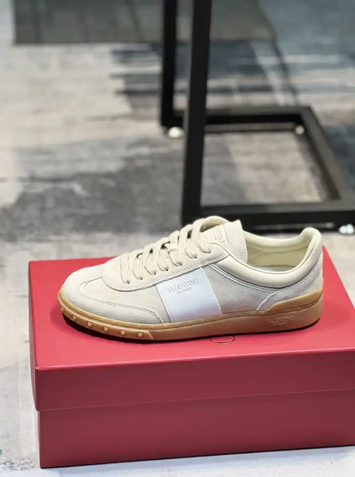 hype Valentino Sneakers