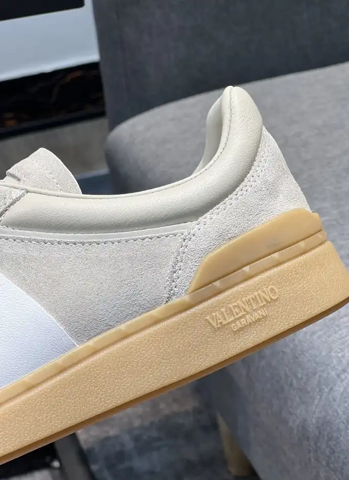 hype Valentino Sneakers