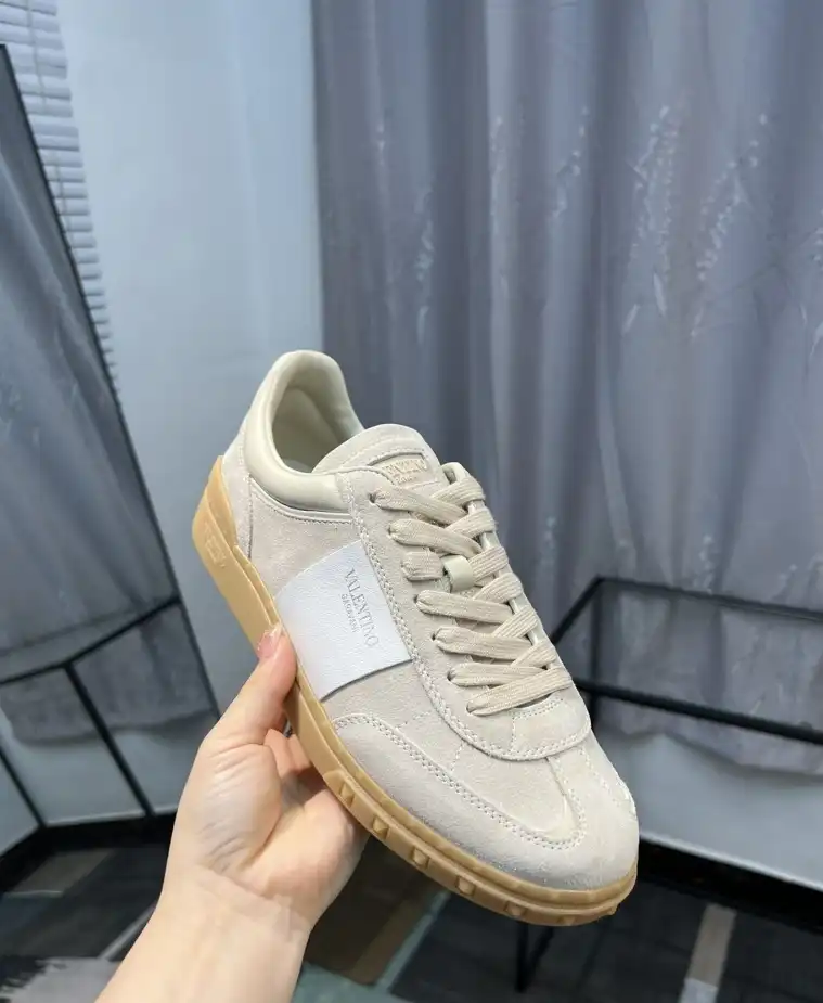 hype Valentino Sneakers