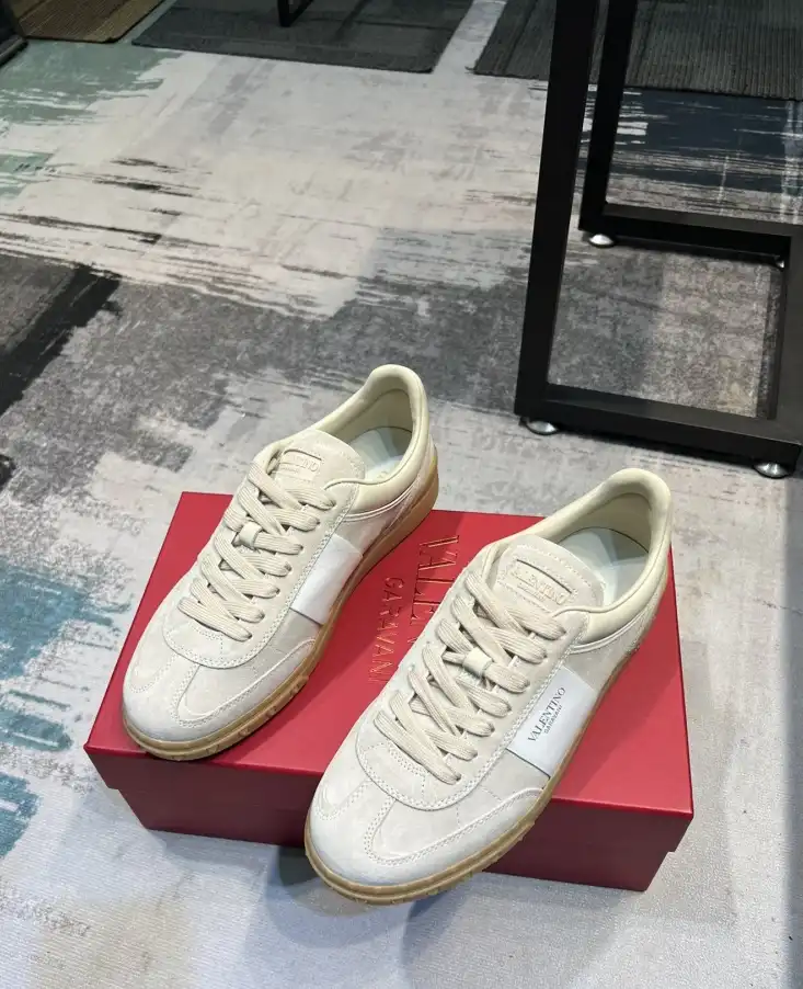 hype Valentino Sneakers