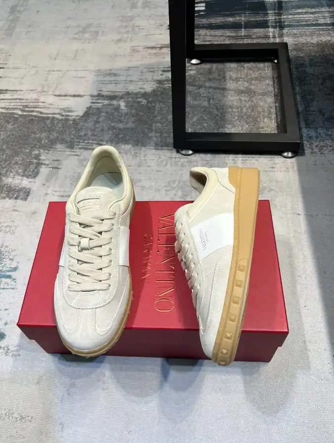 hype Valentino Sneakers