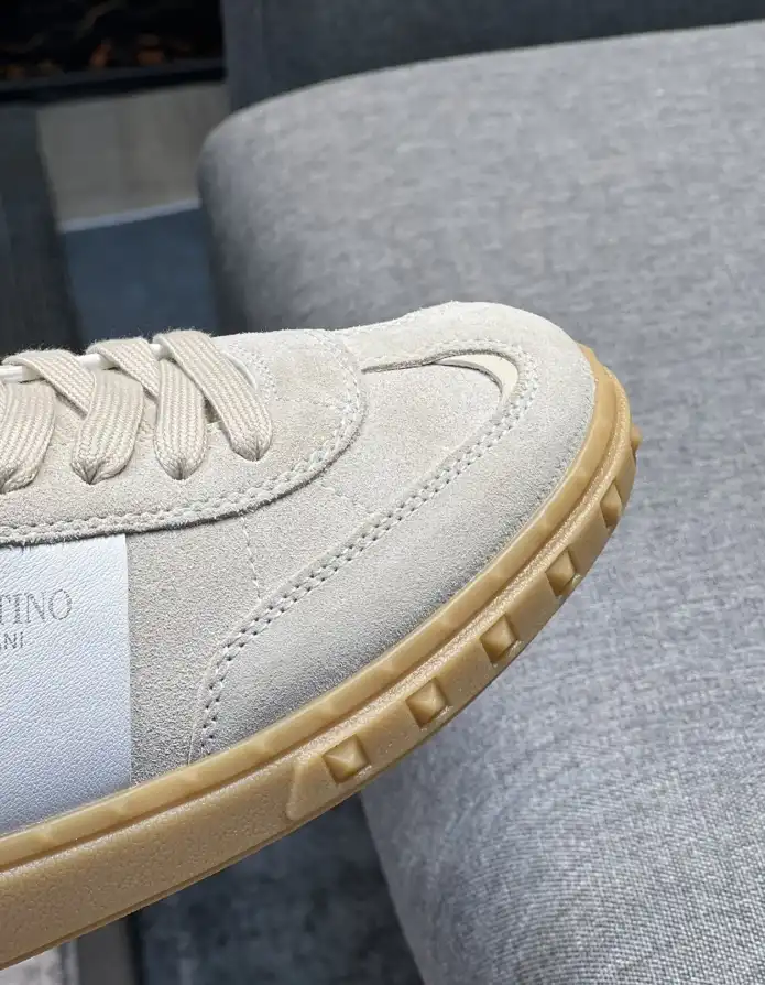 hype Valentino Sneakers