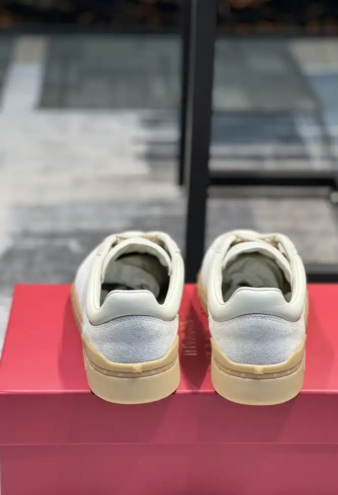 hype Valentino Sneakers