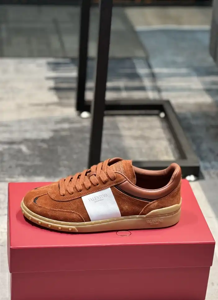 hype Valentino Sneakers