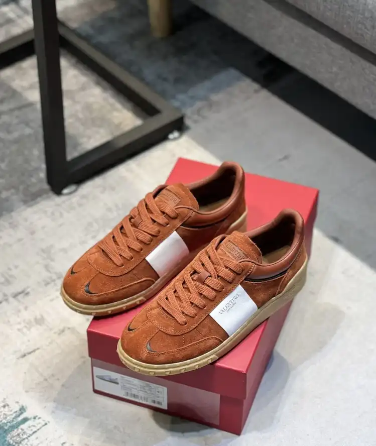 hype Valentino Sneakers